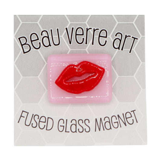 Kissy Lips Fused Glass Needleminder - Pink